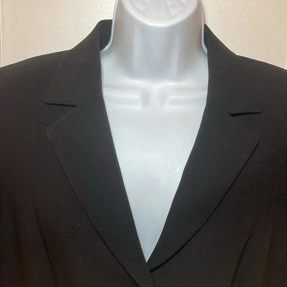 Tahari Lace Blazer Women’s 12 P Dressy Event Jacket Shoulder Pads Black Classic - Picture 3 of 16